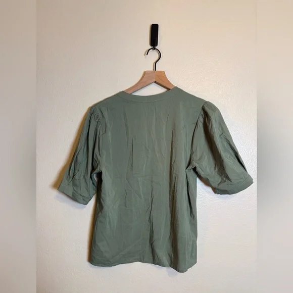 Evereve‎ Kaia Smocked Top - Picture 6 of 7